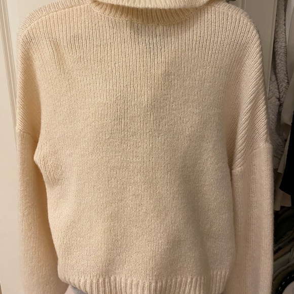 L’Academie Oliver Zip Up Sweater in white - Picture 4 of 4